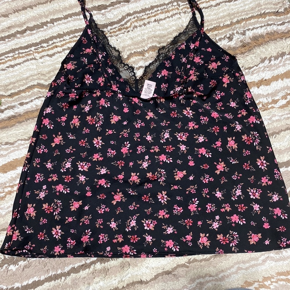 Victoria’s secret’s lace slip - Picture 4 of 5